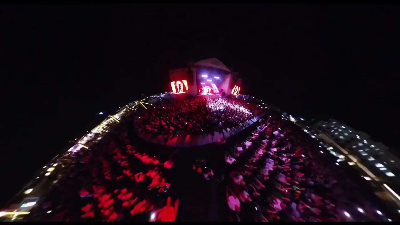 Июль 2023, ещё до первого Dream Fest: концерт на открытой сцене у моря, съёмка с дрона